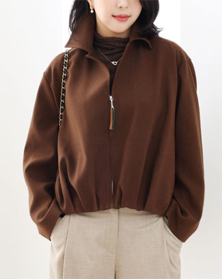 T ¿¡¼¾¼È ºê¶ó¿î ºí·çÁ¾ Á¡ÆÛ *¿ÍÀ̵å Ä«¶ó µðÀÚÀÎÀÌ ¼¼·Ã¹Ì¸¦ ´õÇϸç, ÁöÆÛ ¼ÕÀâÀÌ¿¡  Å»ºÎÂøÀÌ °£À¸ÇÑ °¡Á× Â¥ÀÓÀÇ Å°¸µ µðÅ×ÀÏÀÌ Æ÷ÀÎÆ®°¡À», °Ü¿ï ½ÃÁð Æ®·»µðÇÏ°Ô Âø¿ëÇϱâ ÁÁÀº Å©·Ó ±âÀåÀÇ Áý¾÷ ÀçŶ